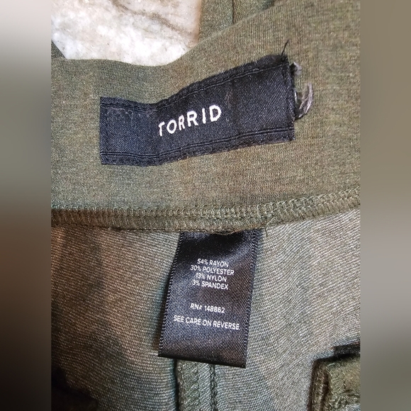Torrid Women’s Plus 2 (18/20) Olive Green Jogger Pants Zip Pockets Cuffed Hem - Picture 4 of 10